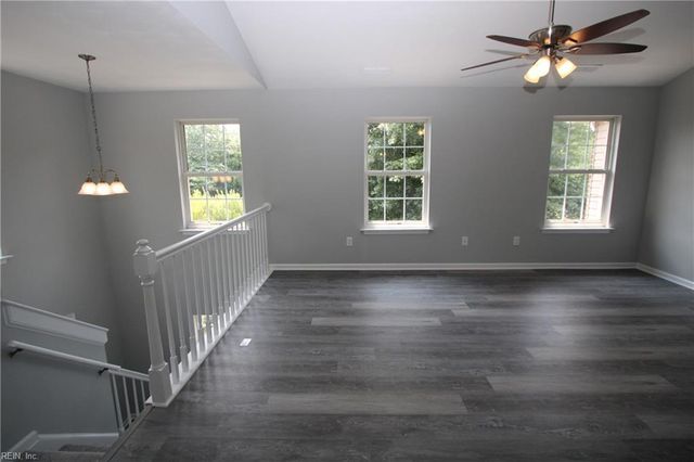 210 Primrose LN, Chesapeake, VA 23320