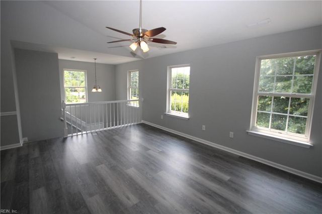 210 Primrose LN, Chesapeake, VA 23320