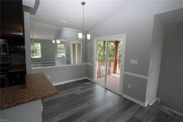210 Primrose LN, Chesapeake, VA 23320