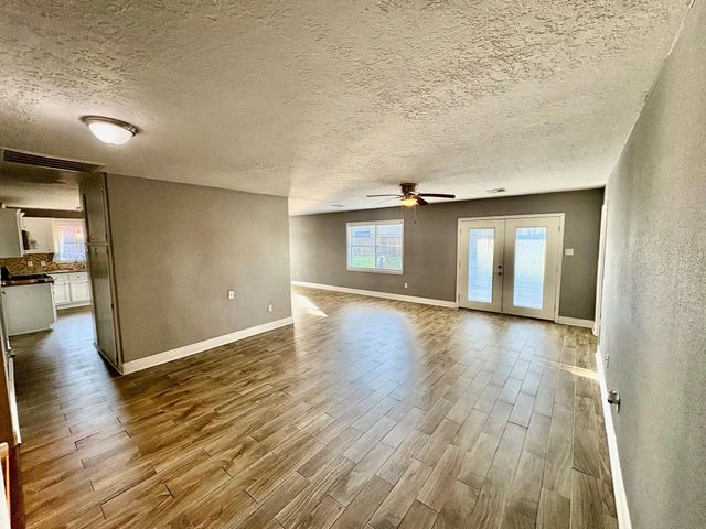 211 Staples Drive, Baytown, TX 77523