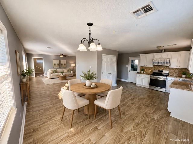 211 Staples Drive, Baytown, TX 77523