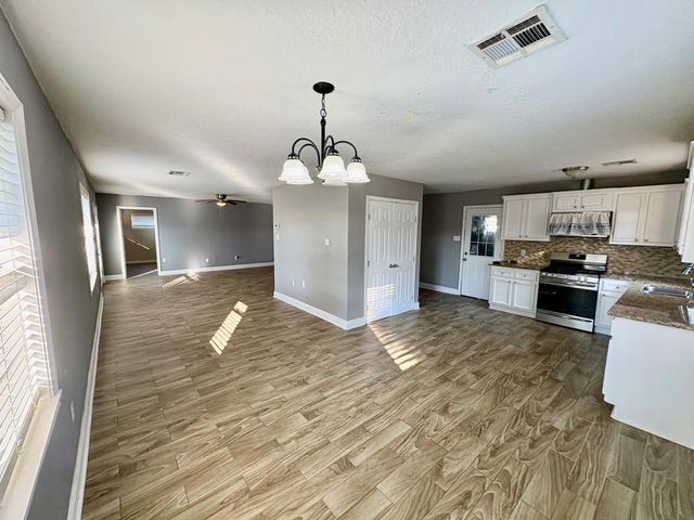 211 Staples Drive, Baytown, TX 77523