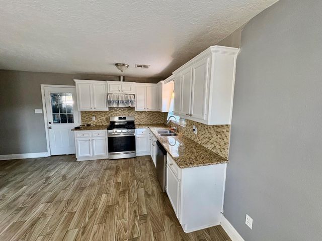 211 Staples Drive, Baytown, TX 77523
