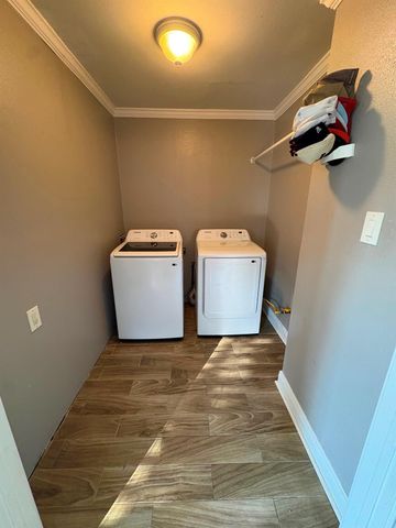 211 Staples Drive, Baytown, TX 77523