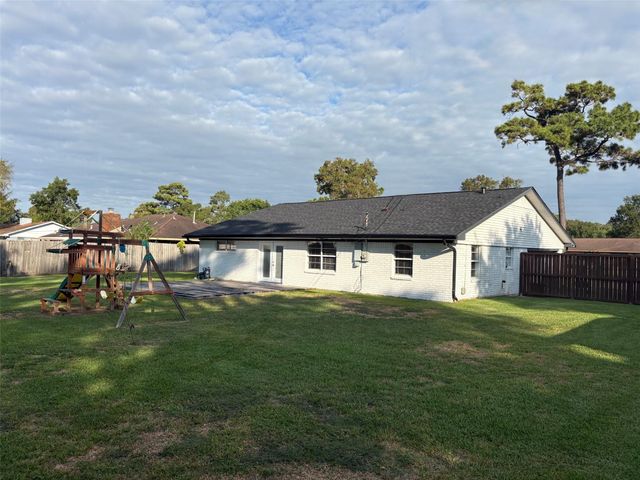 211 Staples Drive, Baytown, TX 77523