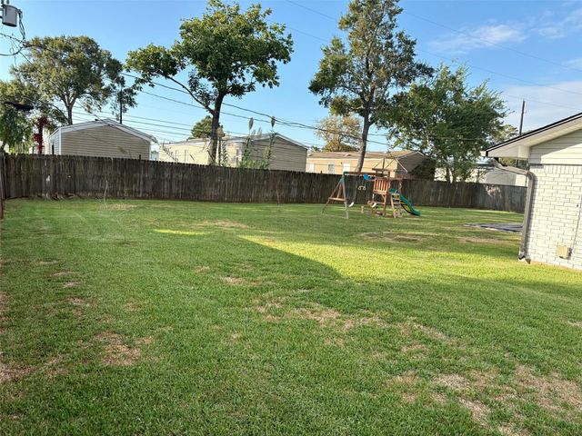 211 Staples Drive, Baytown, TX 77523