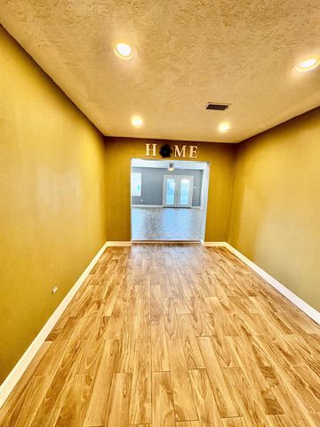 211 Staples Drive, Baytown, TX 77523