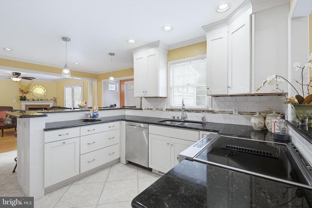 306 LAUREL OAK LN, Lancaster, PA 17602
