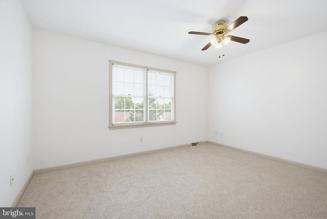 306 LAUREL OAK LN, Lancaster, PA 17602
