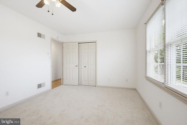 306 LAUREL OAK LN, Lancaster, PA 17602