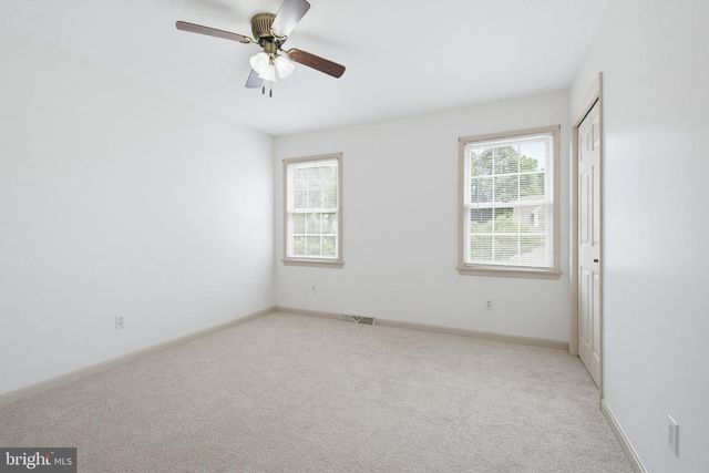 306 LAUREL OAK LN, Lancaster, PA 17602