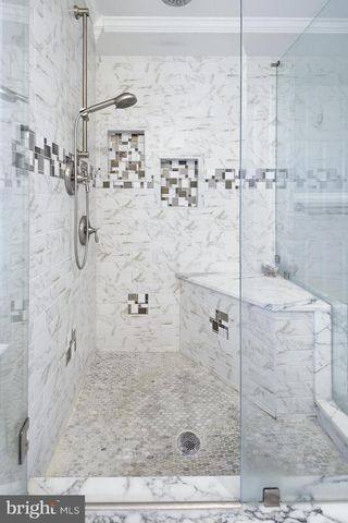 306 LAUREL OAK LN, Lancaster, PA 17602