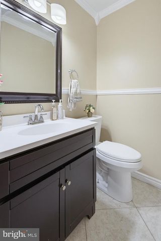 306 LAUREL OAK LN, Lancaster, PA 17602