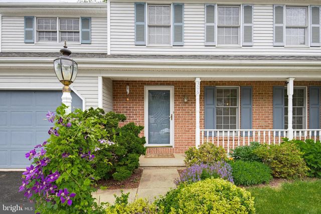 306 LAUREL OAK LN, Lancaster, PA 17602
