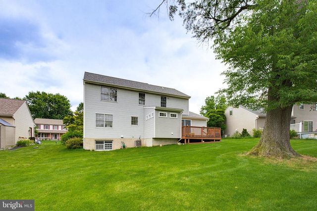 306 LAUREL OAK LN, Lancaster, PA 17602