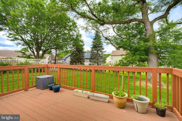 306 LAUREL OAK LN, Lancaster, PA 17602