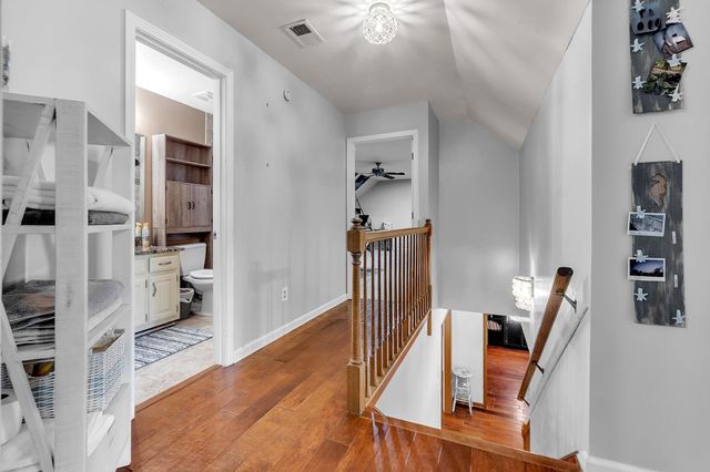 2237 OAK HOLLOW LN, Memphis, TN 38016