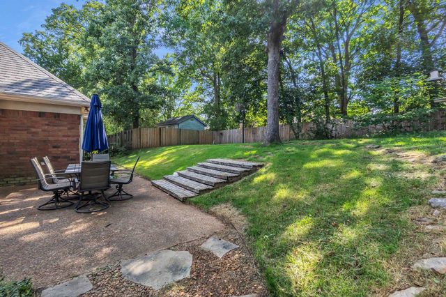 2237 OAK HOLLOW LN, Memphis, TN 38016
