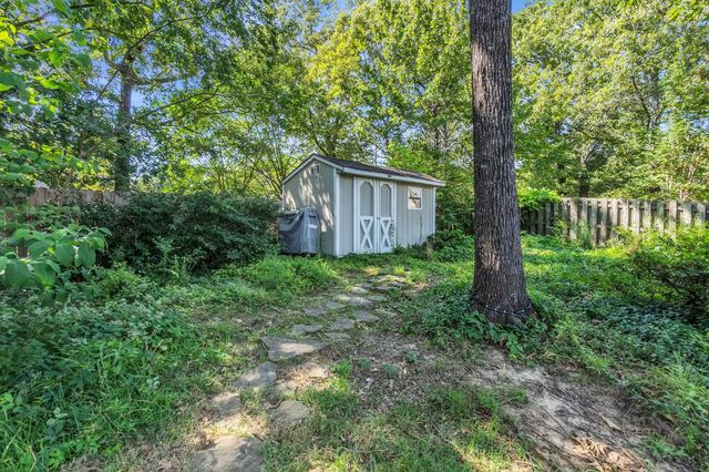 2237 OAK HOLLOW LN, Memphis, TN 38016