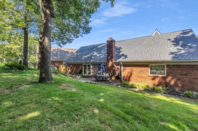2237 OAK HOLLOW LN, Memphis, TN 38016
