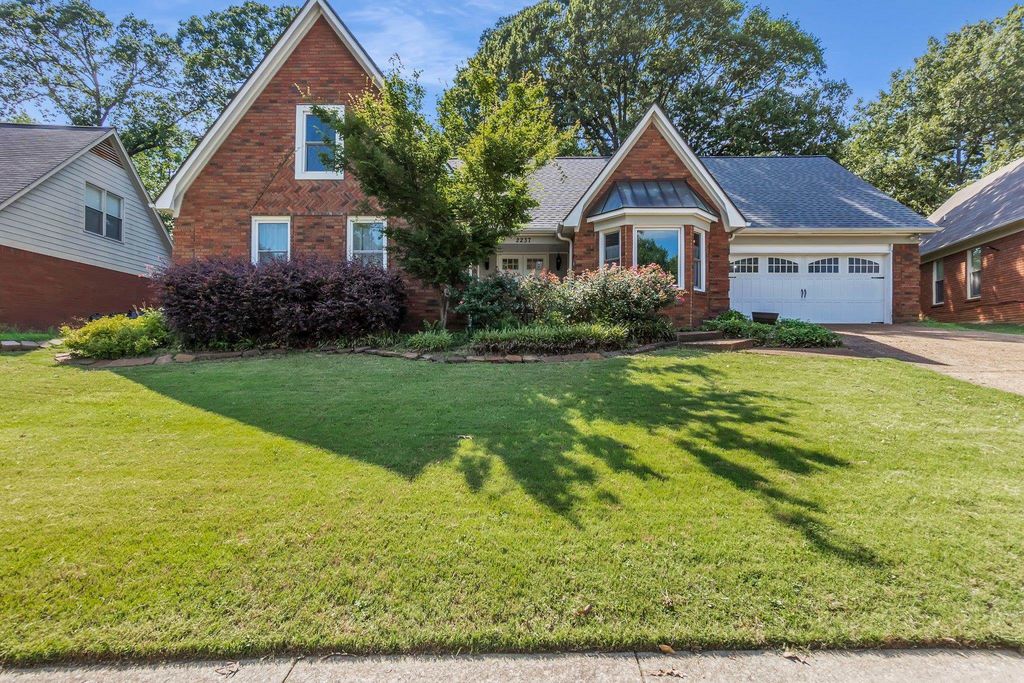 2237 OAK HOLLOW LN, Memphis, TN 38016