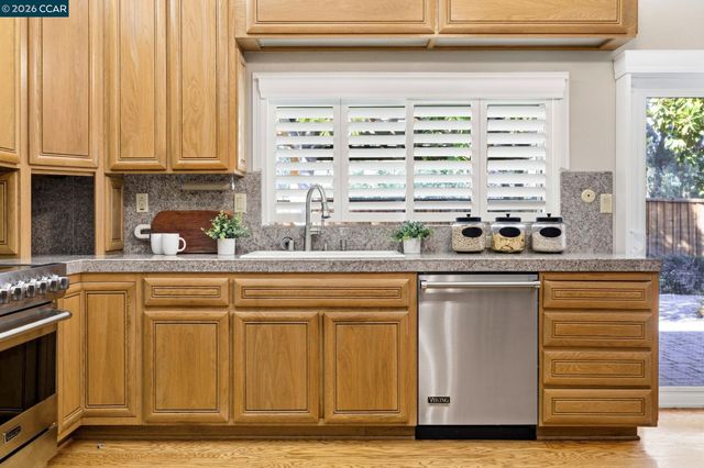 15 Duffy Ct, Pleasant Hill, CA 94523