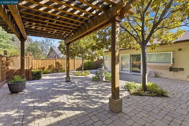 15 Duffy Ct, Pleasant Hill, CA 94523