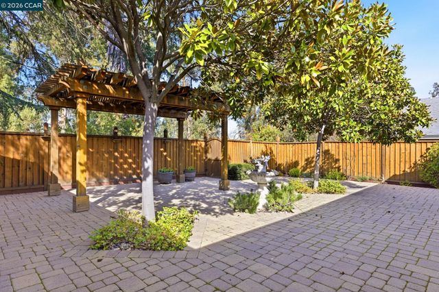 15 Duffy Ct, Pleasant Hill, CA 94523