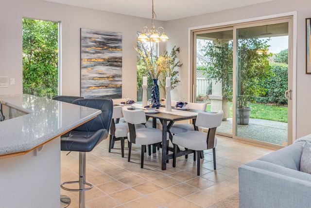 978 Gold Nugget Cir, Lincoln, CA 95648