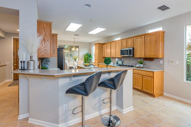 978 Gold Nugget Cir, Lincoln, CA 95648