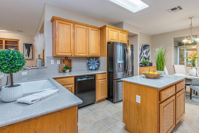 978 Gold Nugget Cir, Lincoln, CA 95648