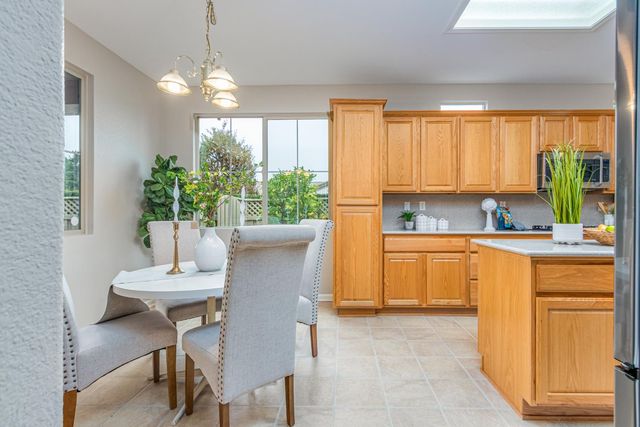 978 Gold Nugget Cir, Lincoln, CA 95648