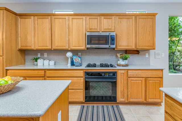 978 Gold Nugget Cir, Lincoln, CA 95648