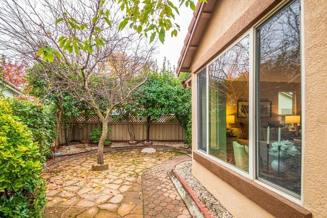 978 Gold Nugget Cir, Lincoln, CA 95648