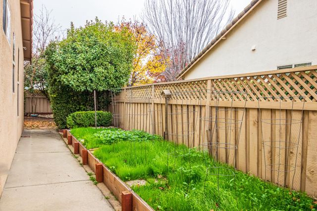 978 Gold Nugget Cir, Lincoln, CA 95648