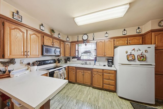 16 Overlook Drive, Newburgh, NY 12550