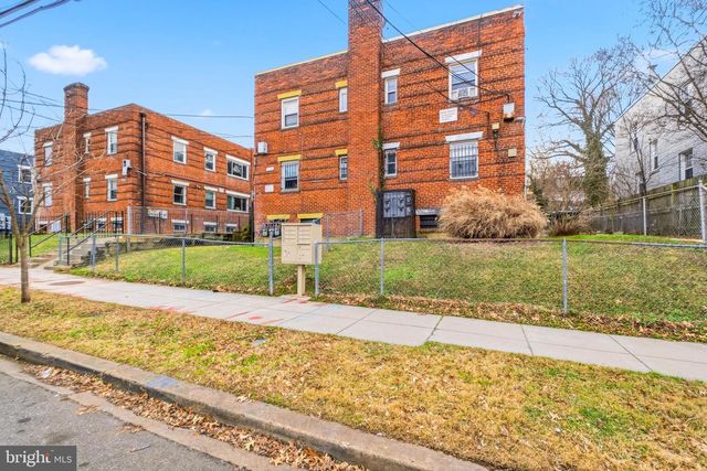 4633 HILLSIDE RD SE, Washington, DC 20019