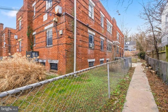 4633 HILLSIDE RD SE, Washington, DC 20019