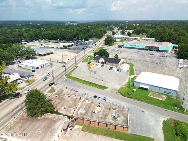 549 E Pass Road, Gulfport, MS 39507