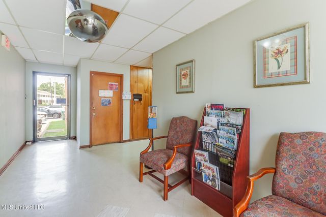 549 E Pass Road, Gulfport, MS 39507