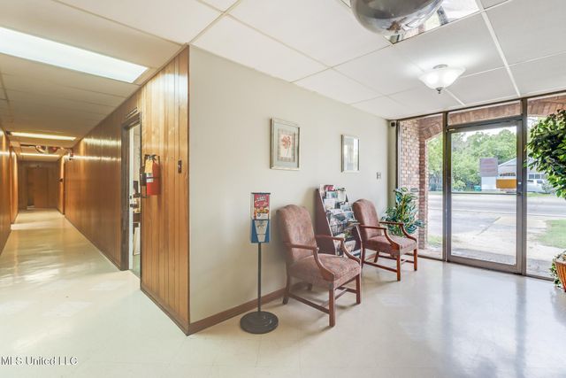 549 E Pass Road, Gulfport, MS 39507
