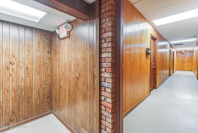 549 E Pass Road, Gulfport, MS 39507