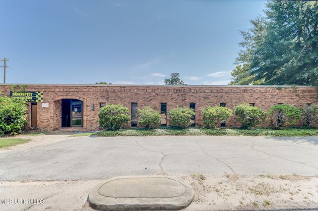 549 E Pass Road, Gulfport, MS 39507