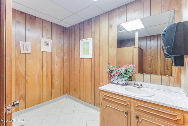 549 E Pass Road, Gulfport, MS 39507