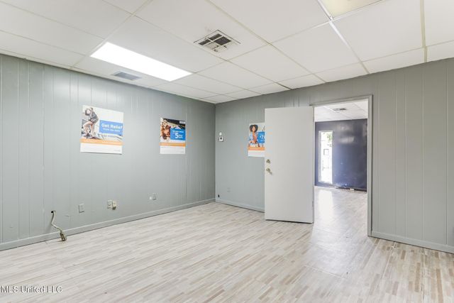 549 E Pass Road, Gulfport, MS 39507