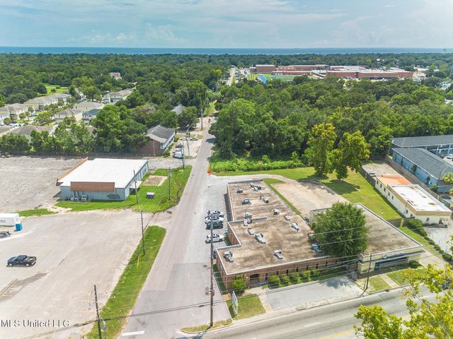 549 E Pass Road, Gulfport, MS 39507