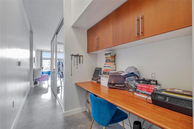 2124 E 6th ST 305, Austin, TX 78702