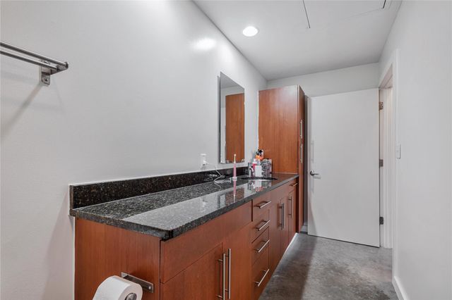 2124 E 6th ST 305, Austin, TX 78702