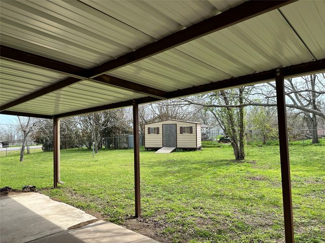 109 E Grady Street, Blooming Grove, TX 76626