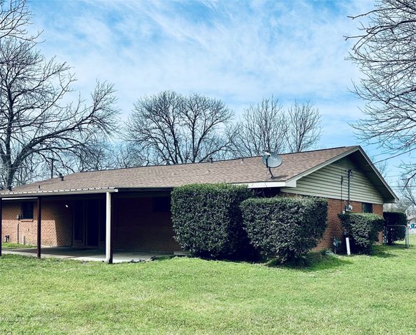109 E Grady Street, Blooming Grove, TX 76626